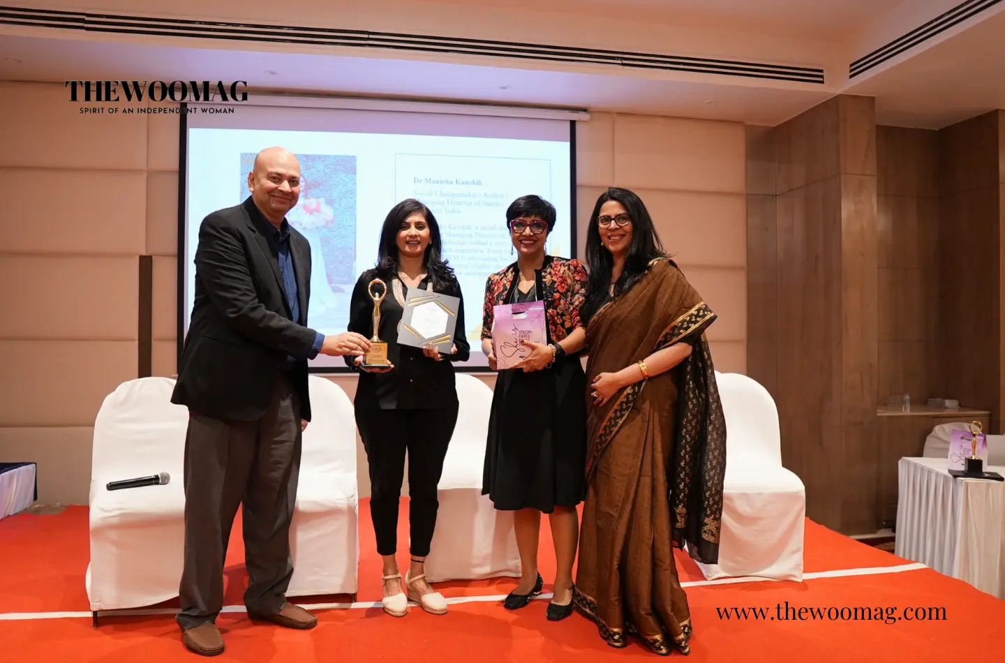 cover-Manisha-Kaushik-receiving-award-himanshi-lydia-singh-at-unstoppable-summit-with-Nina-Benjamin.webp