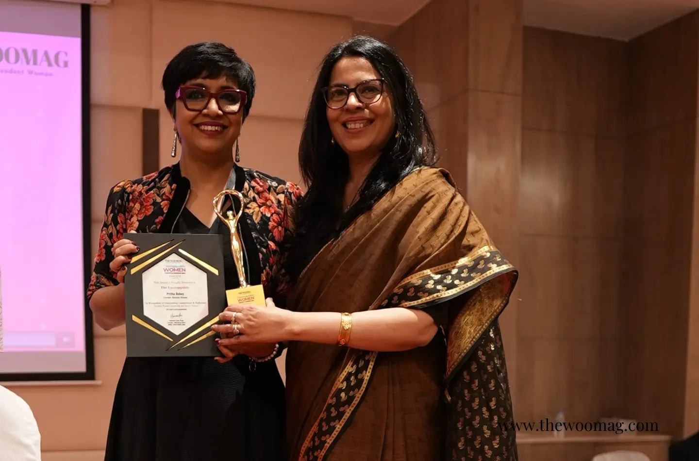 cover-PrithaDubey-receiving-award-himanshi-lydia-singh-at-unstoppable-summit.webp