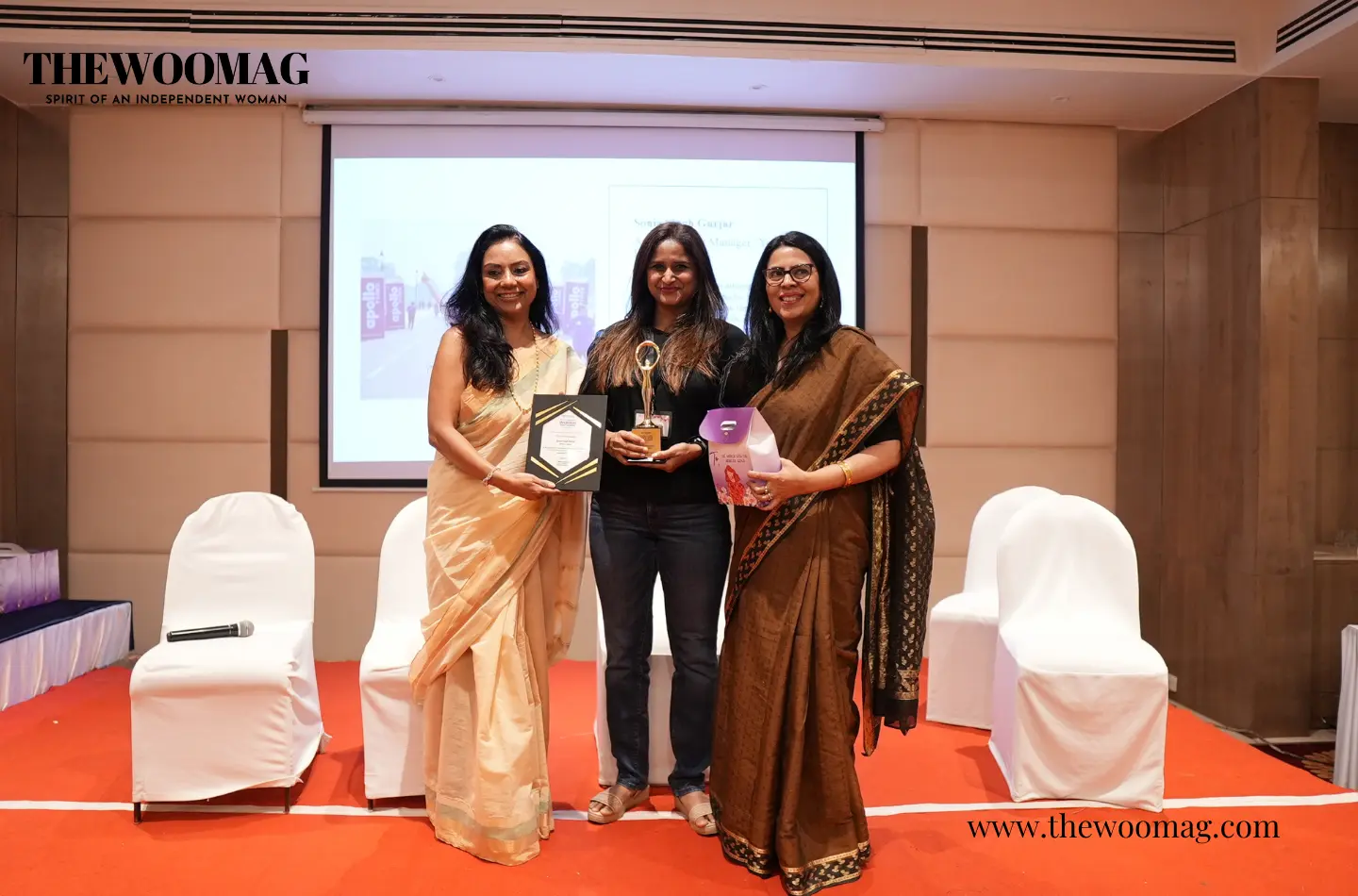 cover-Sonia-SIngh-Gurjar-receiving-award-himanshi-lydia-singh-at-unstoppable-summit.webp